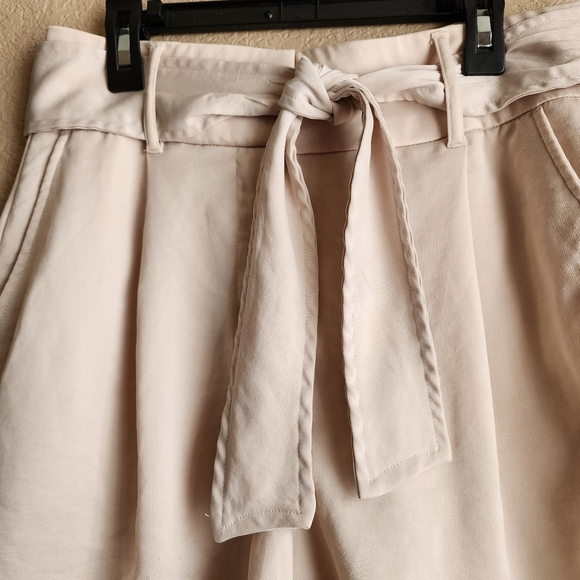 Express tan super high rise shortie shorts Size 6 - Picture 4 of 16